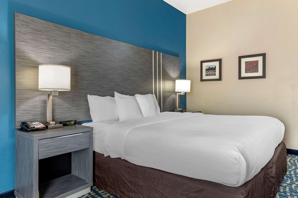 Comfort Inn and Suites Pauls Valley - City Lake 6/18