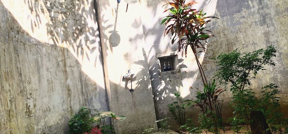 Bamboo Cottages 69/73
