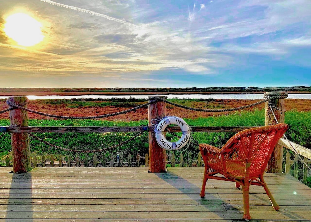 Captain's Inn At Moss Landing 66/74