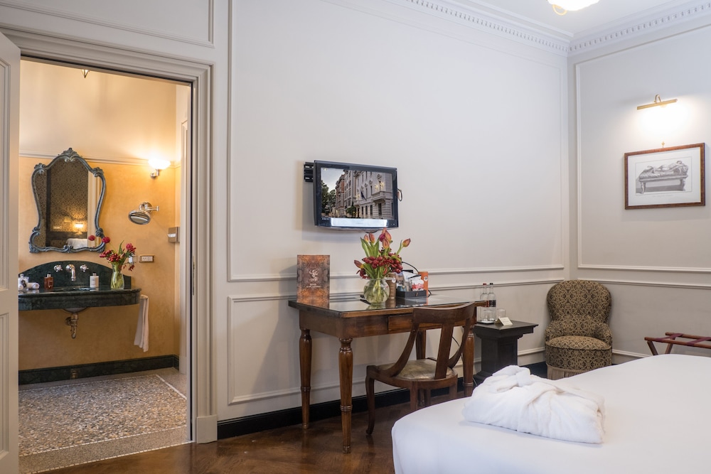 Hotel Locarno 66/73