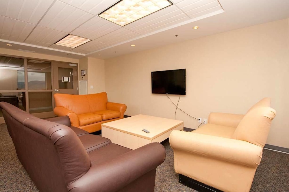 Residence & Conference Centre - Kamloops 36/61