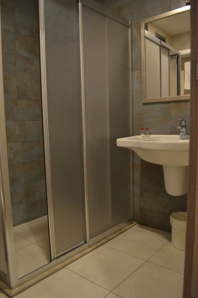 Baykara Hotel 50/50