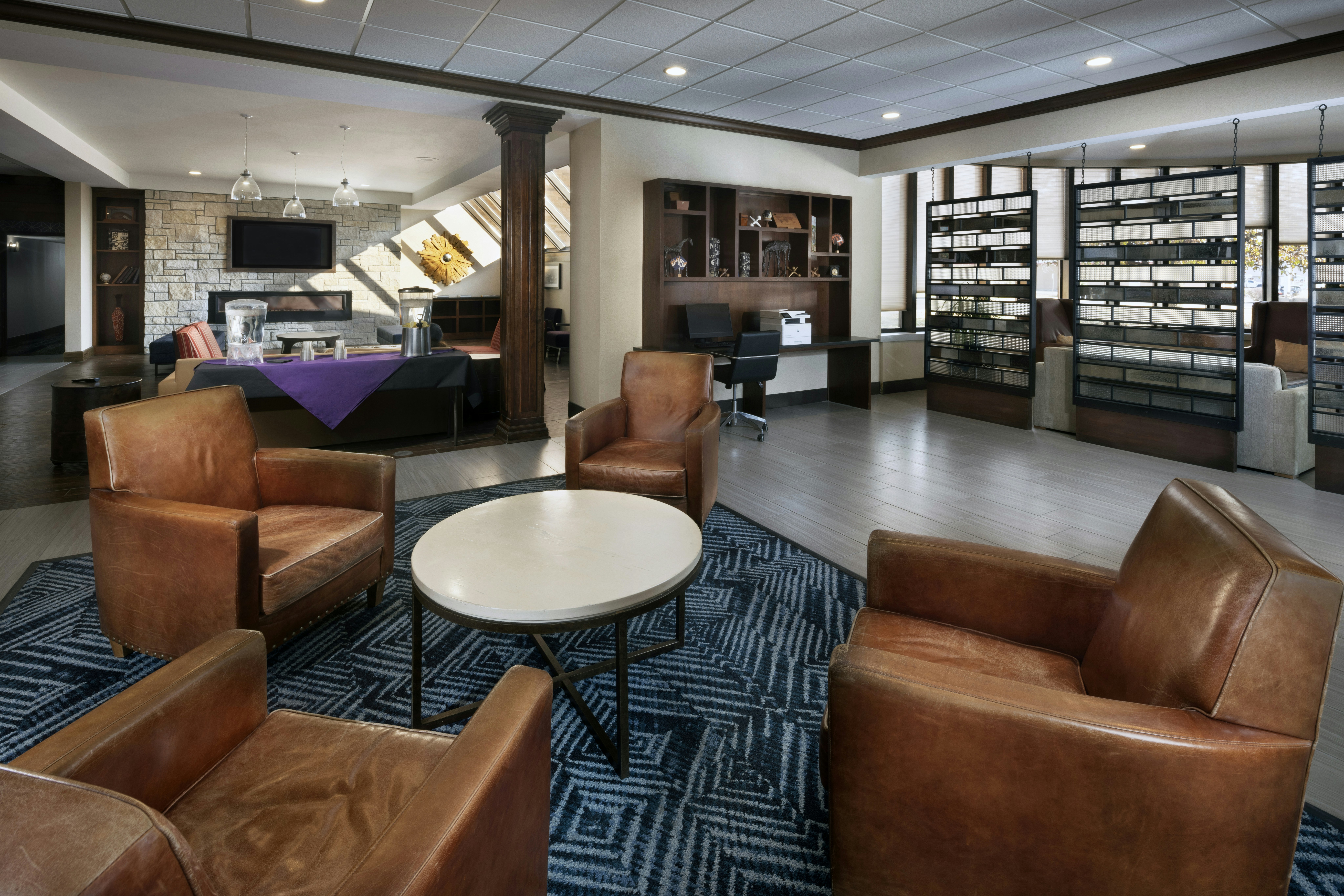 DoubleTree by Hilton Manhattan, KS 19/29