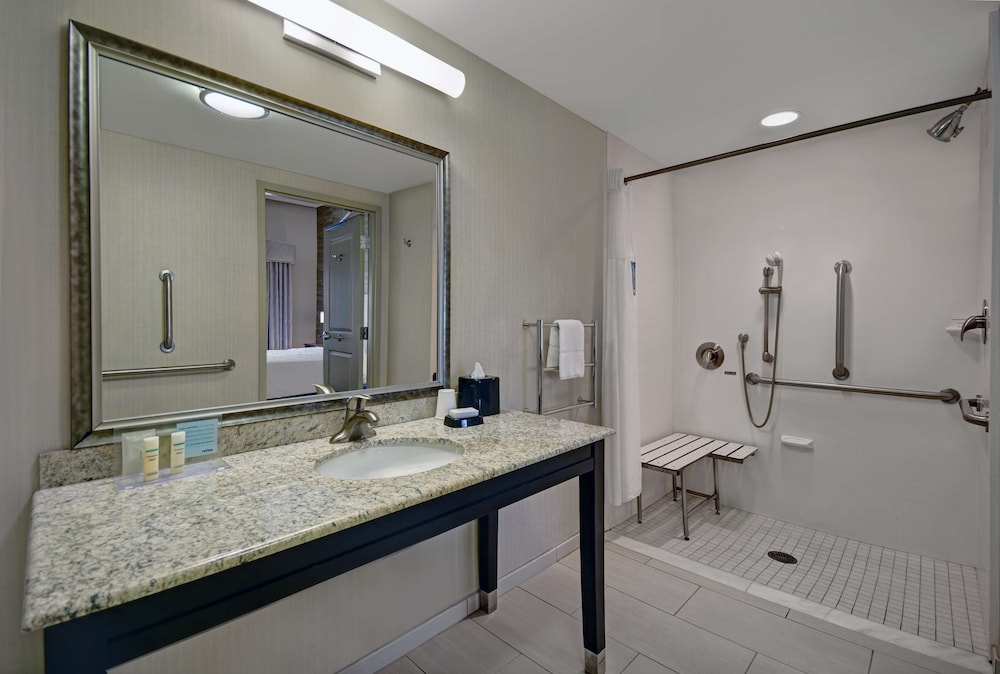Hampton Inn And Suites Robbinsville 19/57
