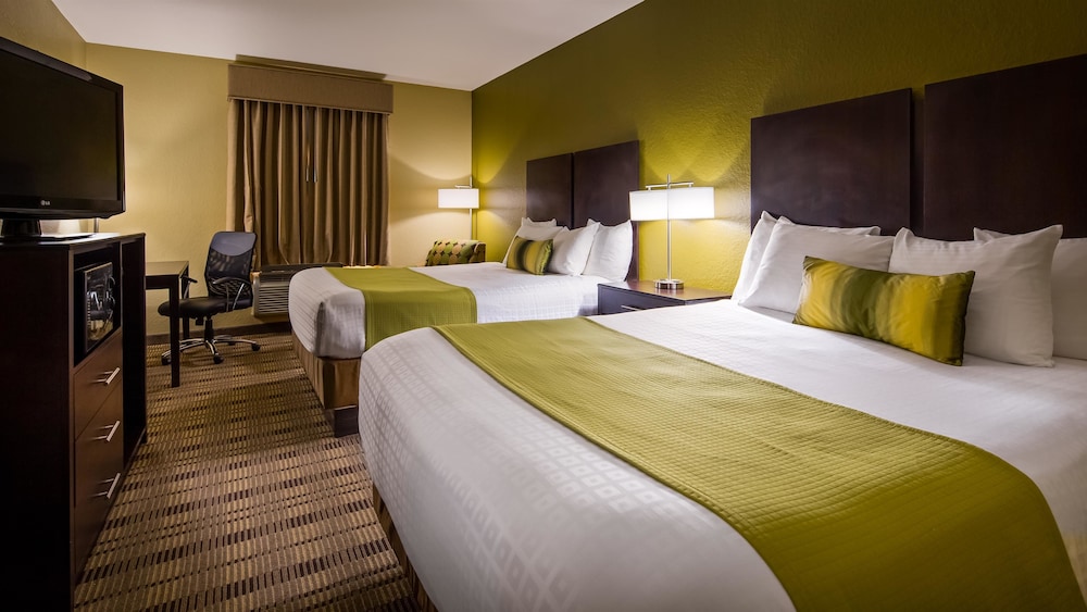 Best Western Edgewater Inn 8/37