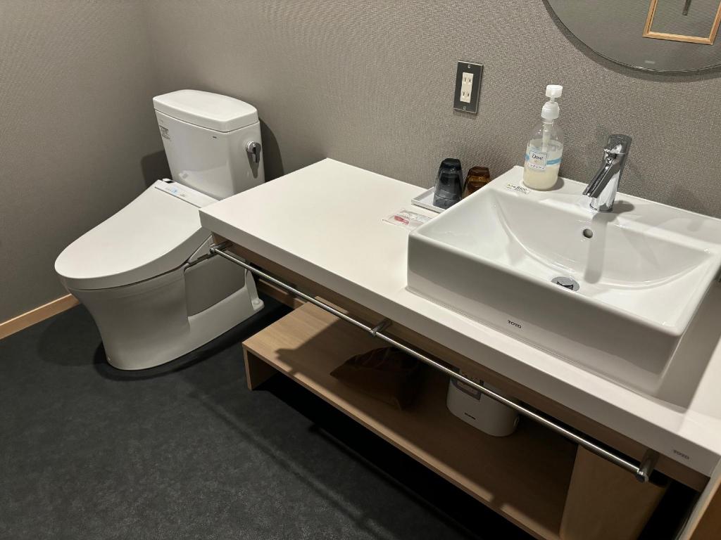 Japanese, Futon Bed, No Bathroom, Large