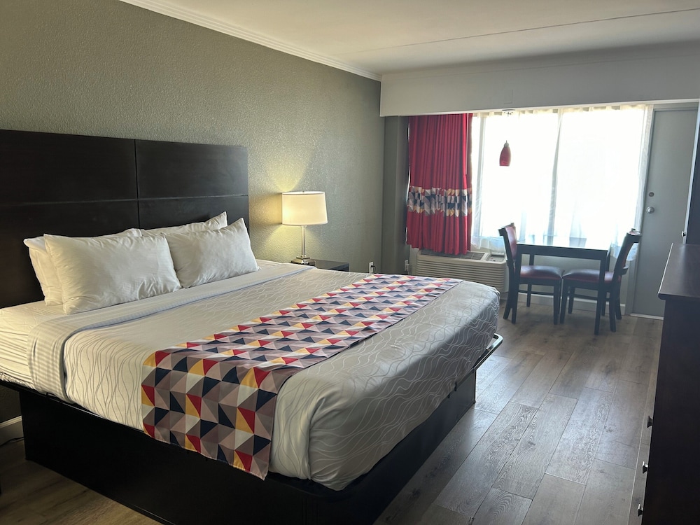 COMFORT, KING BED, BEACH VIEW