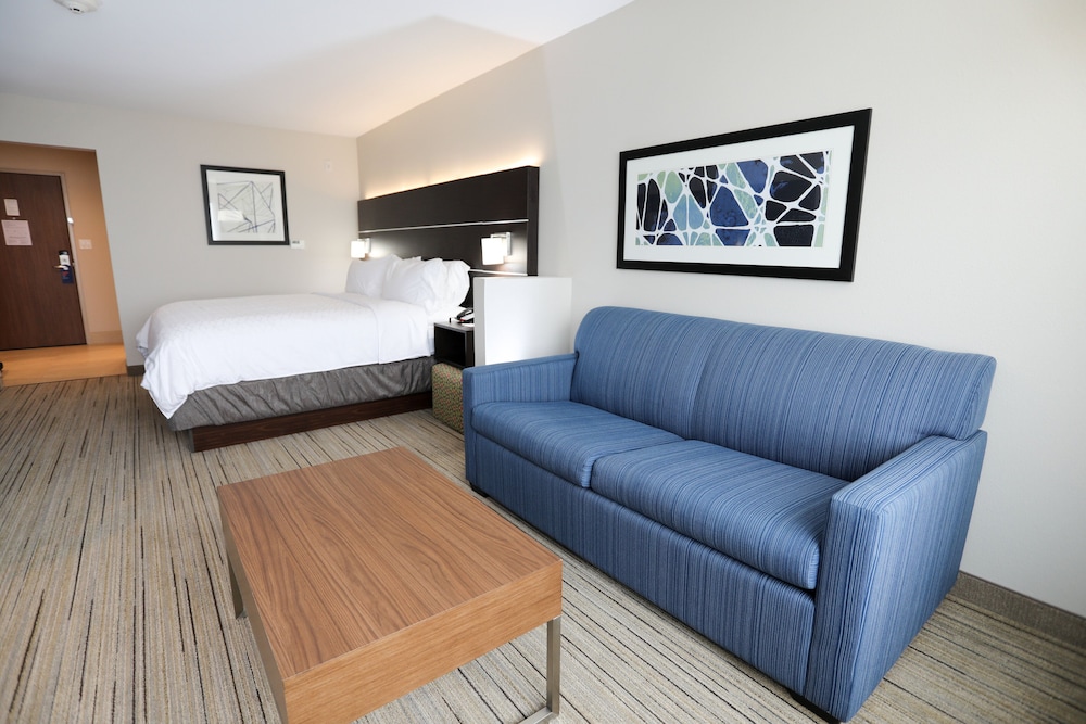 Holiday Inn Express Suites Forney 23/55