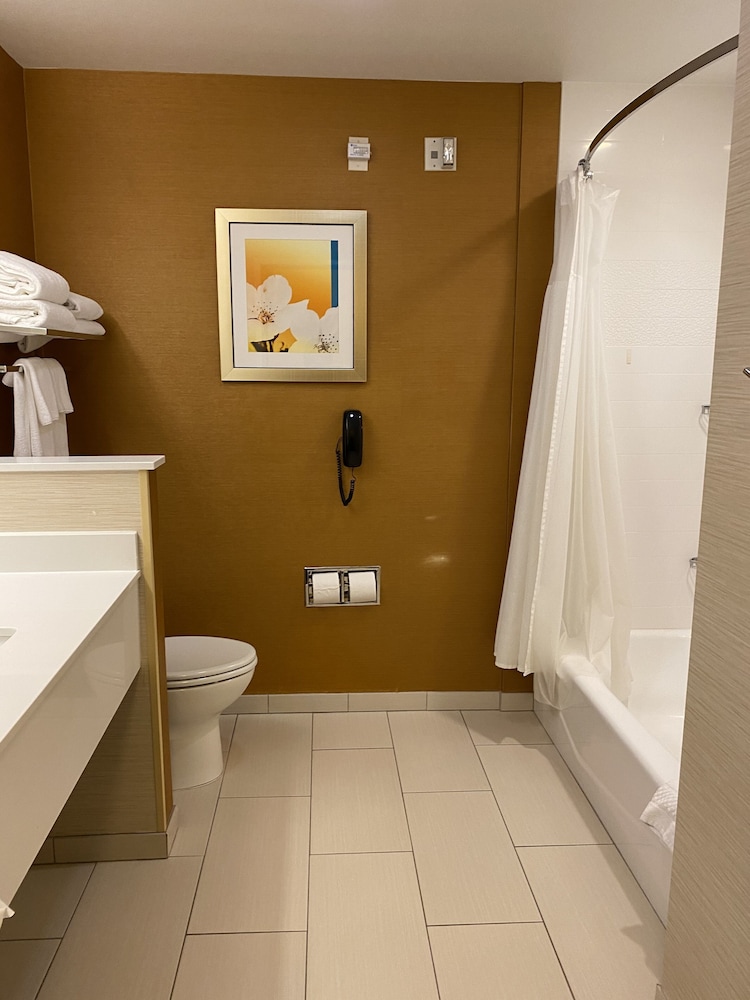 Fairfield Inn And Suites By Marriott Hollister 8/49