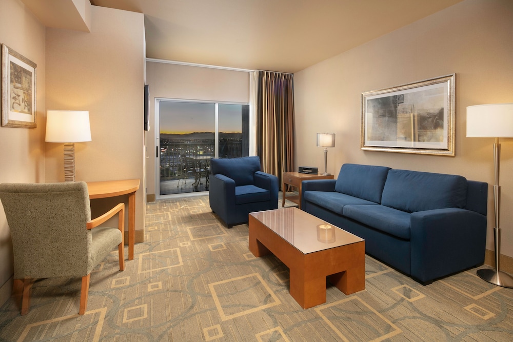 The Platinum Hotel 37/65