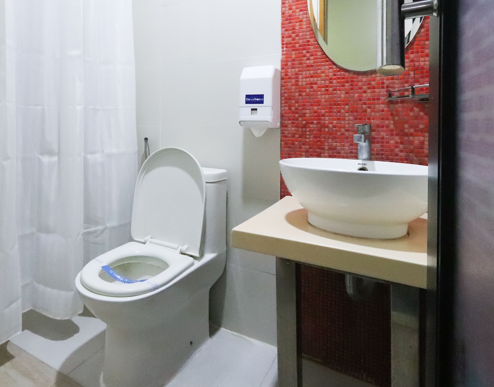 Icon Hotel North Edsa 62/65