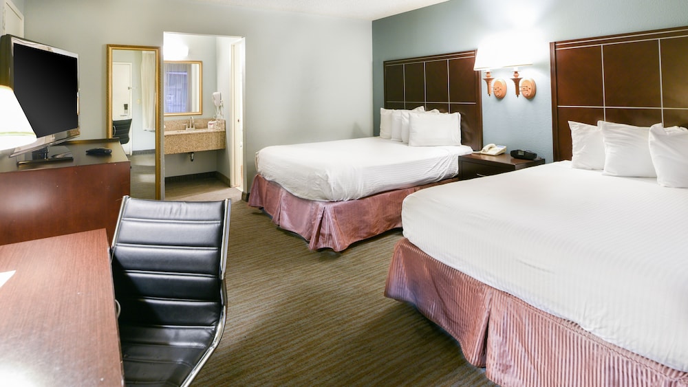 The Buena Park Hotel and Suites 8/34