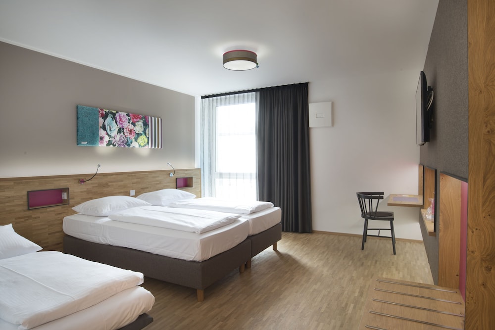 FAMILY, TRIPLE, MULTIPLE BEDS