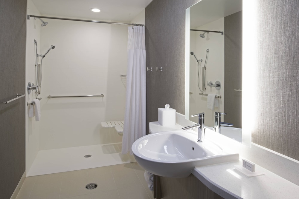 SpringHill Suites by Marriott East Lansing University Area 13/37