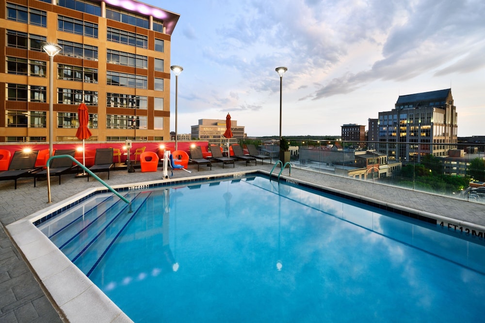 Aloft Greenville Downtown 20/50