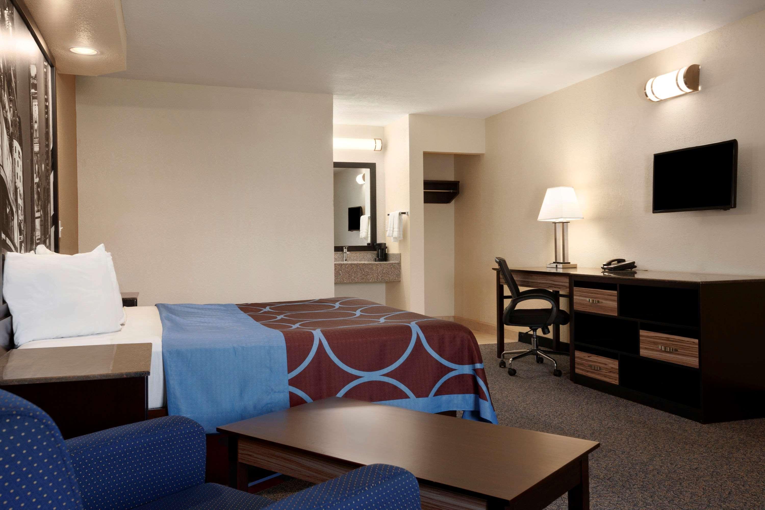Super 8 by Wyndham Rahway Newark 14/16