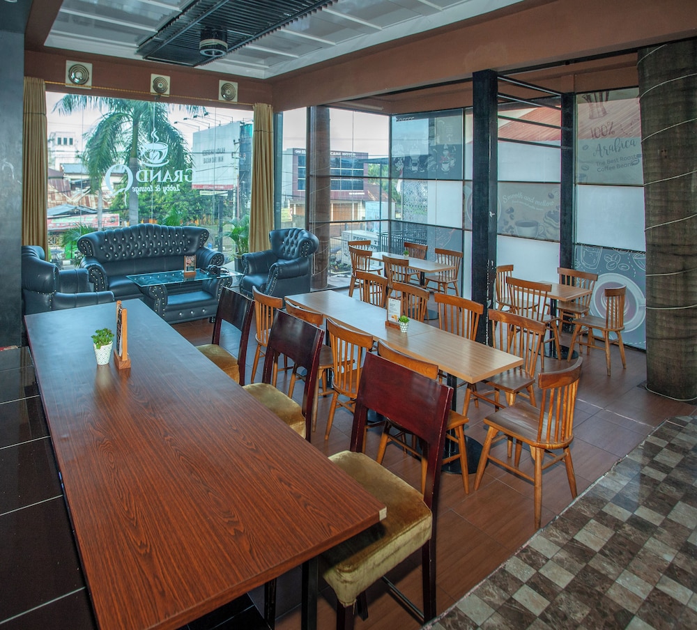 Grand Q Hotel Gorontalo 28/46