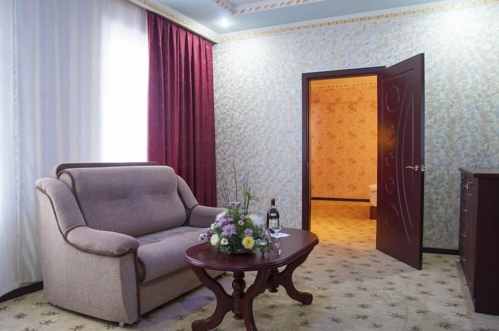 Golden Valley Hotel 16/30