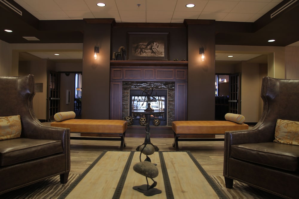 Teddy Apos S Residential Suites Watford City 25/56