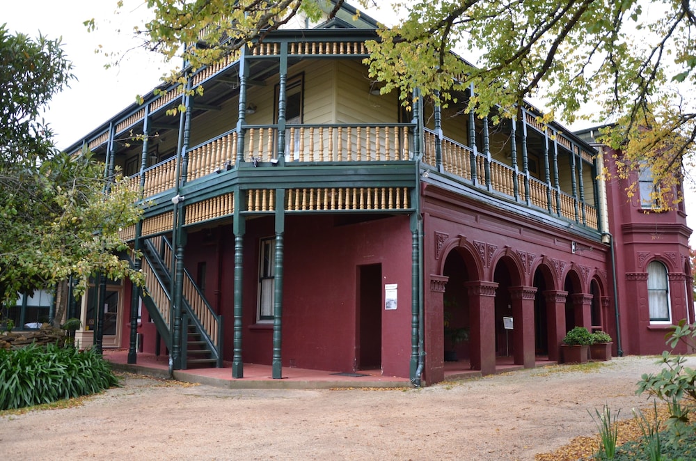LEURA HOUSE 3/65