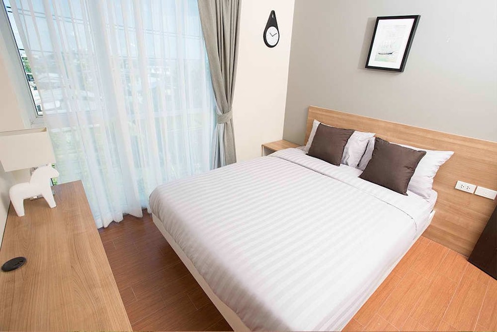 2 BEDROOMS, SUITE
