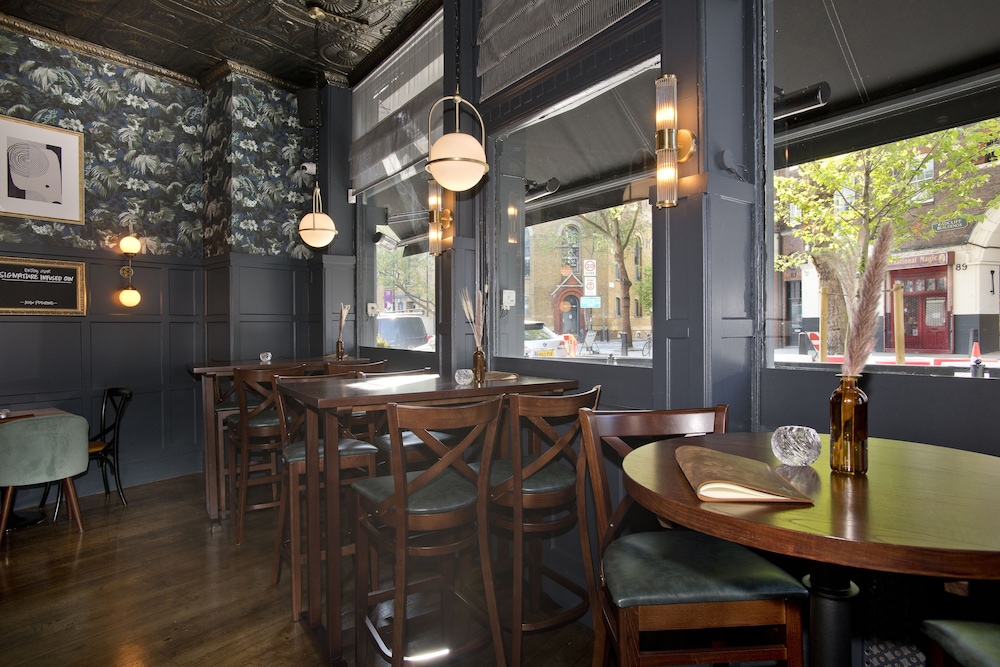 The Clerk &amp; Well Pub &amp; Rooms 40/52
