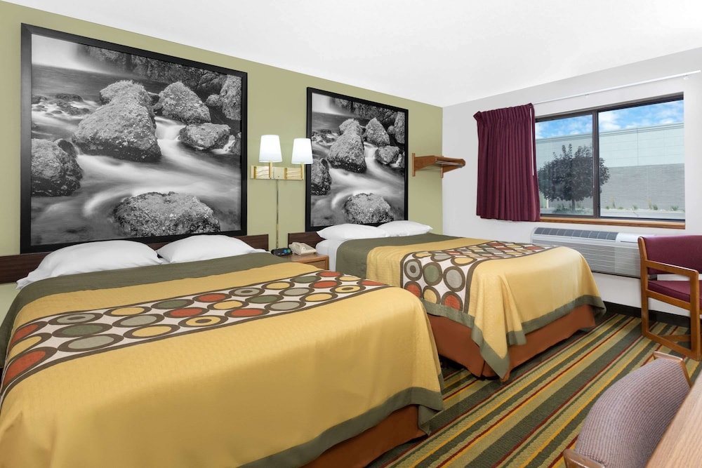 Super 8 By Wyndham Antigo 16/24