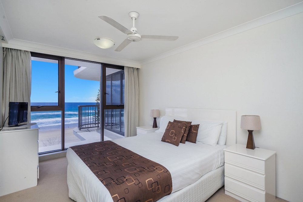 3 BEDROOMS, OCEAN FRONT