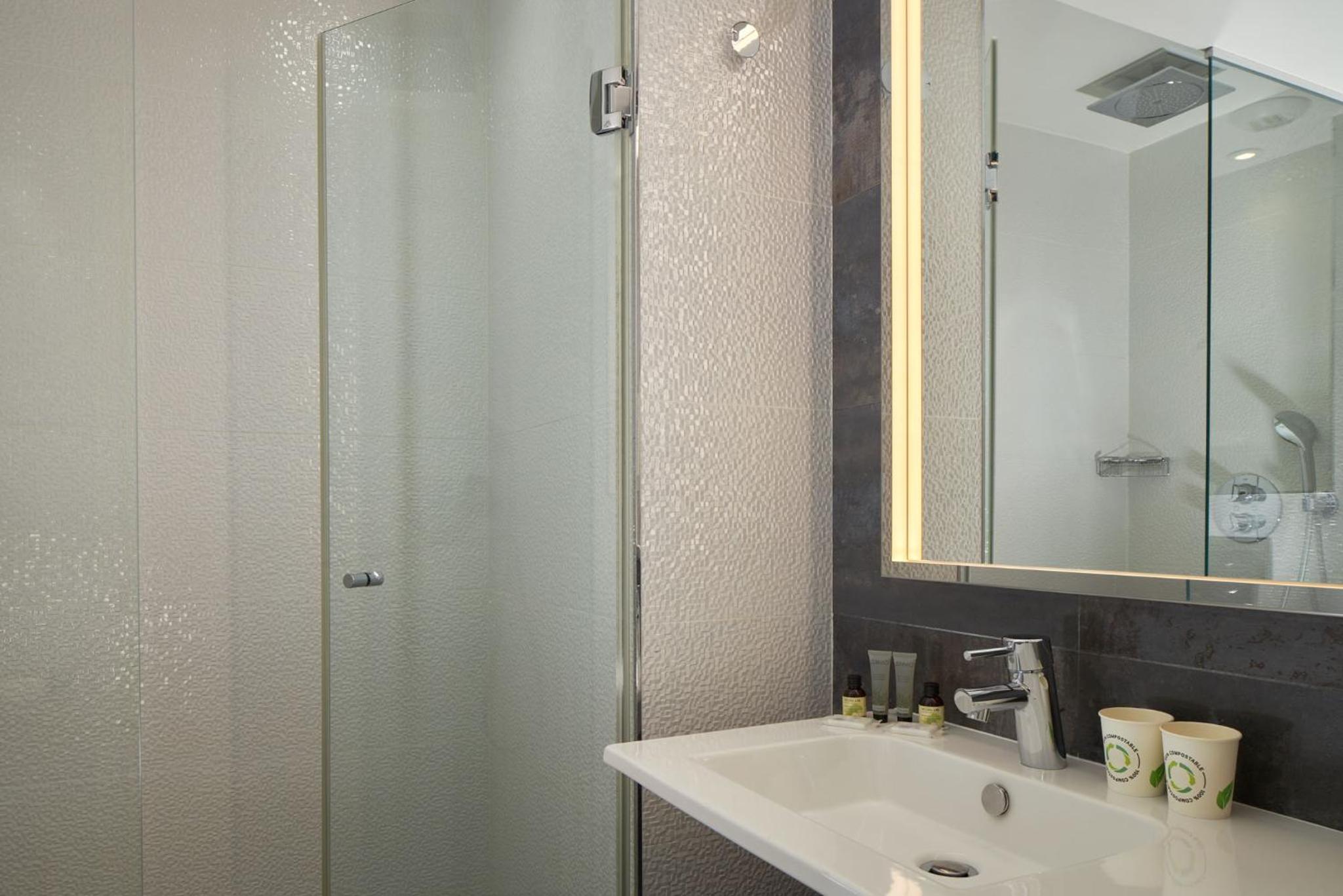 Deluxe, GRAND HOTEL MALHER 6/8
