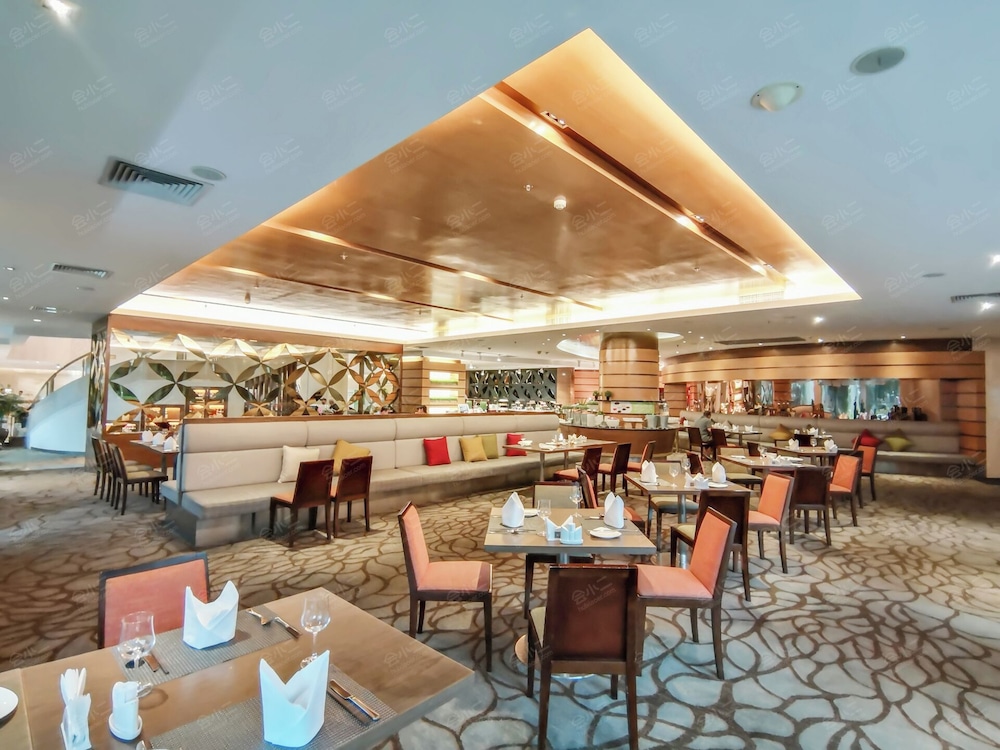 Holiday Inn Donghua 37/49
