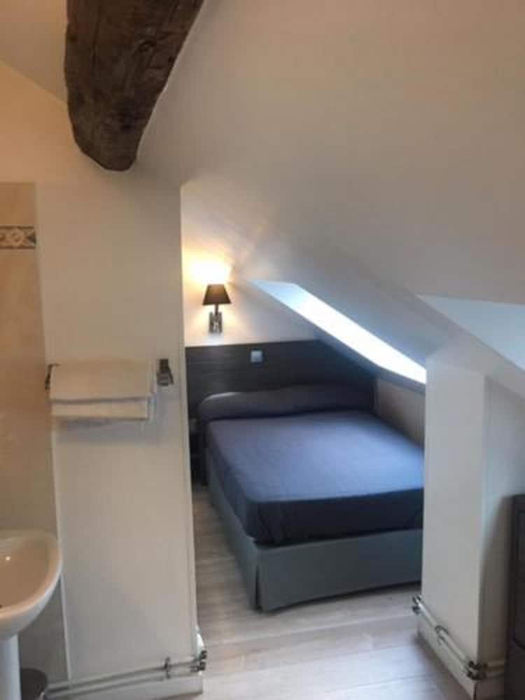 Marys Hotel Republique 37/60