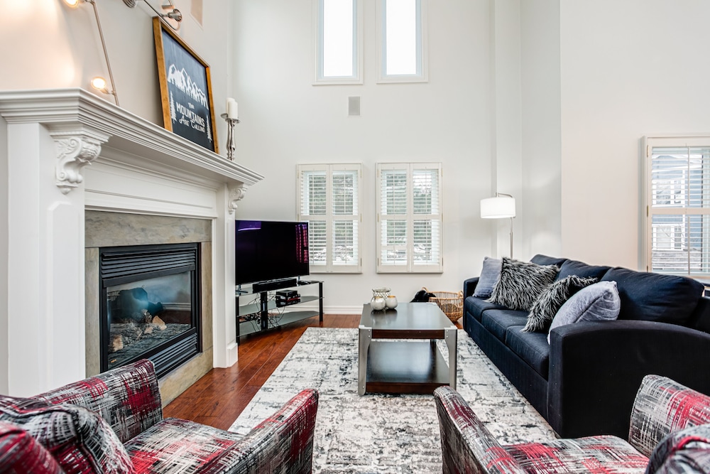 The Lodges At Blue Mountain Mountain Walk Condos 38/50