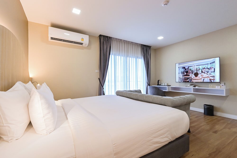 DELUXE, DOUBLE BED