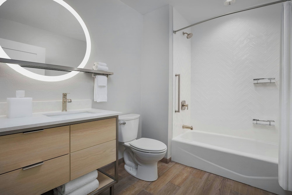 TownePlace Suites by Marriott Forney 36/37