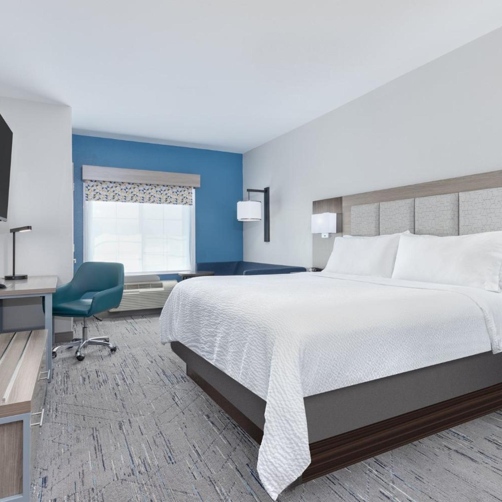 Suite, King Bed, Sofa, Bathtub, Accessible