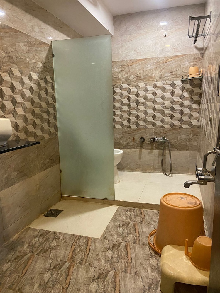 HOTEL SADHBHAV 49/49