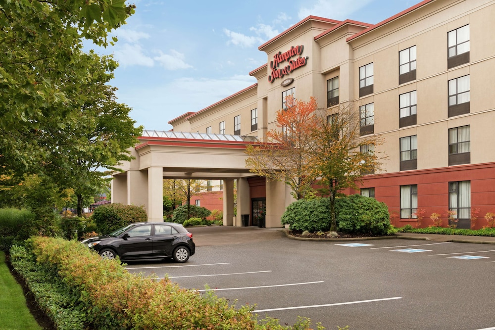 Hampton Inn and Suites by Hilton Langley Surrey 1/72