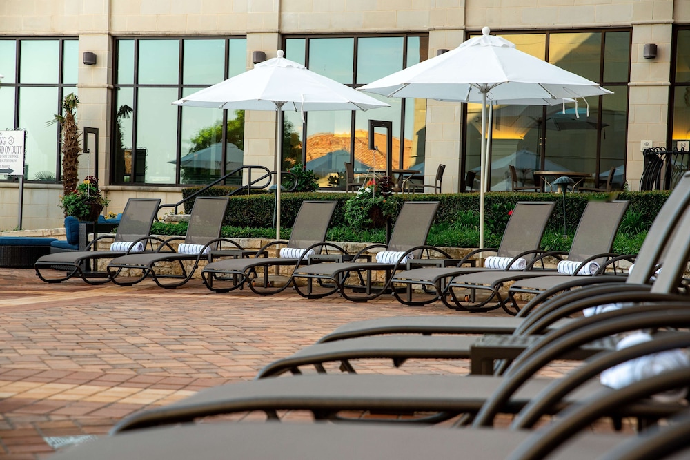 Hilton Dallas/Rockwall Lakefront 21/77