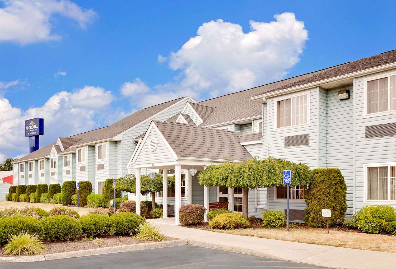 Microtel Inn & Suites by Wyndham Wellsville 31/34