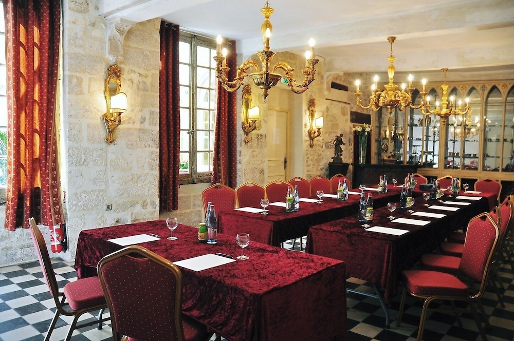 Hotel du Palais des Papes 28/35