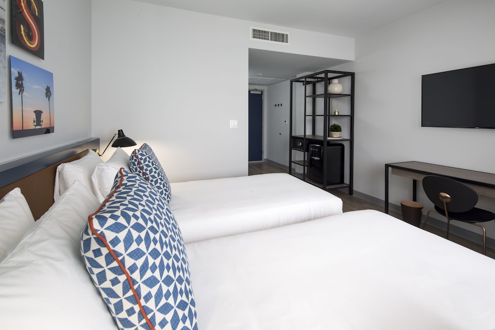 Hotel Rendale Miami 11/72
