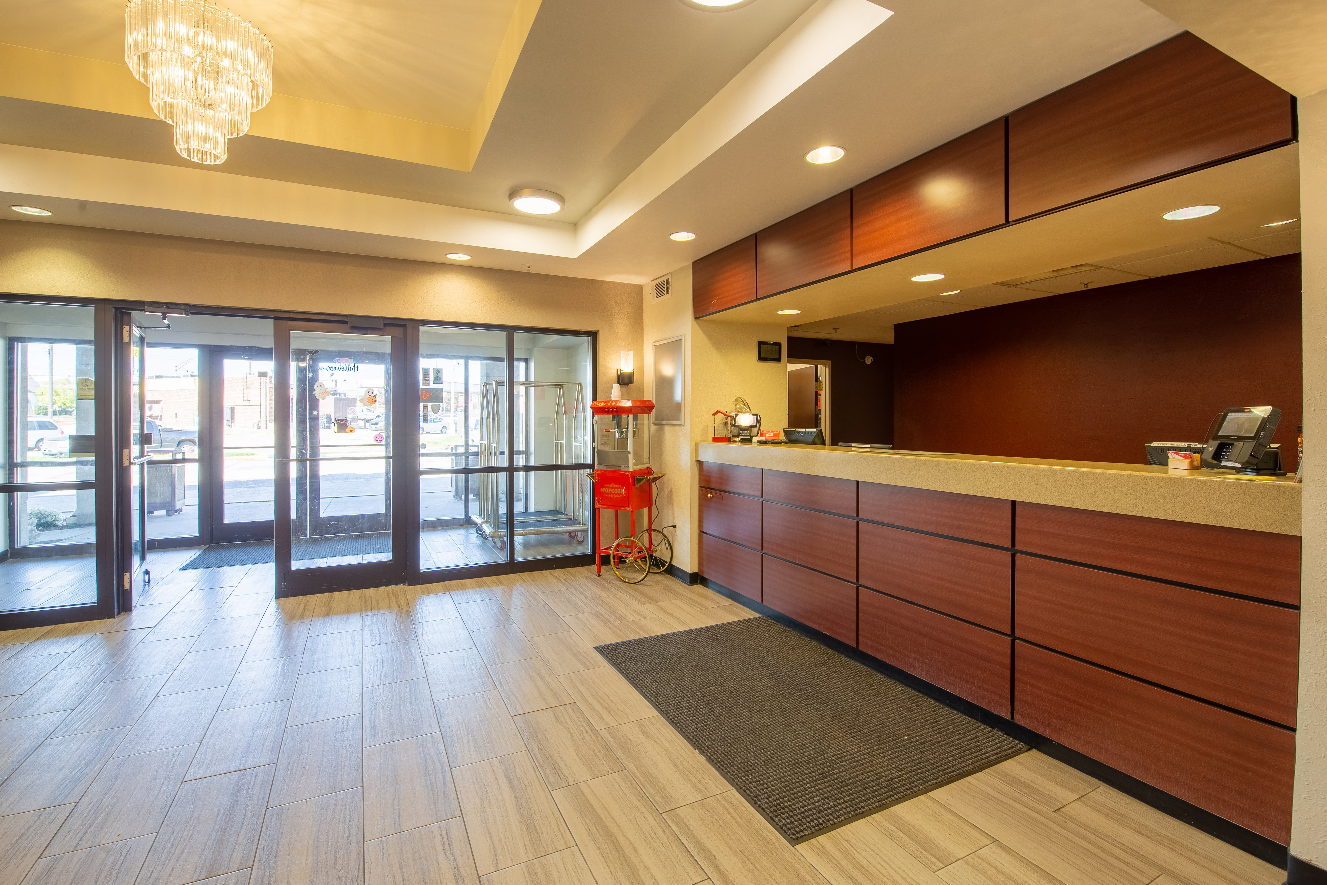 Red Roof Inn and Suites Indianapolis Airport 7/46