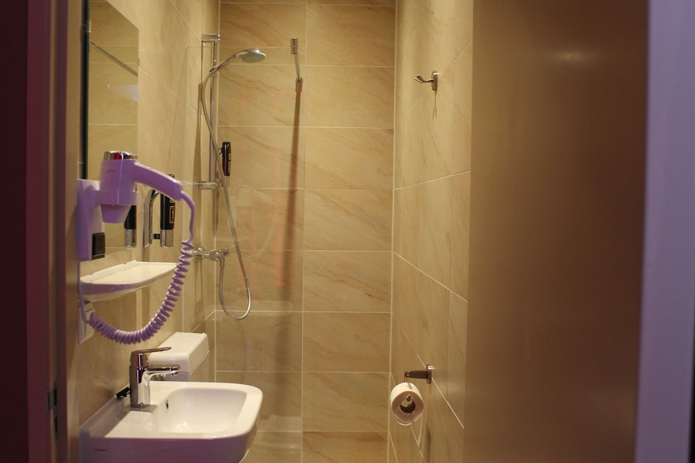 Aston City Hotel 40/45
