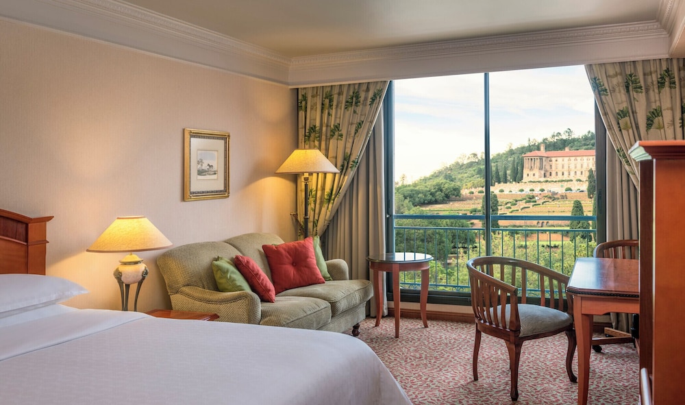 Club, Single, King Bed, City View, Executive Level