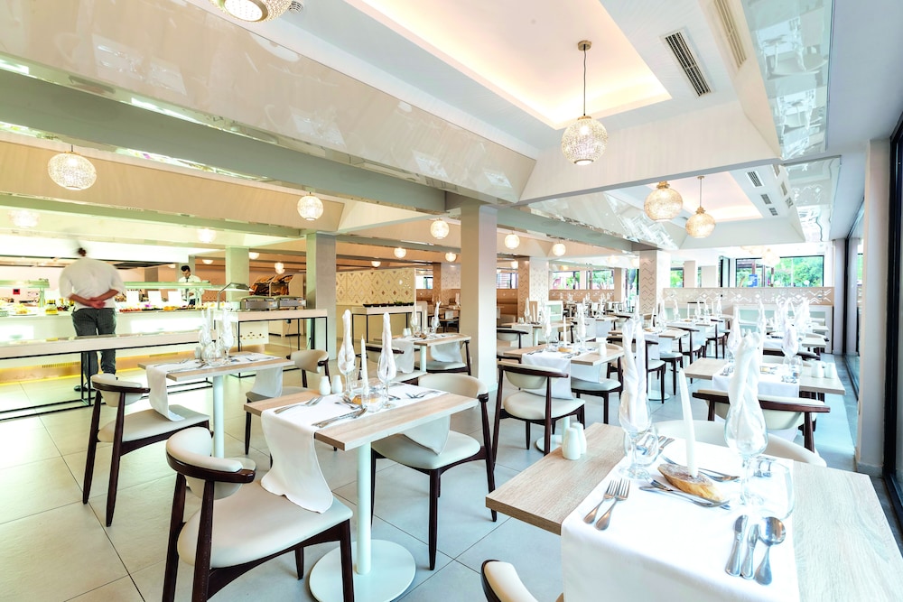 Medina Gardens - Adult only 56/73