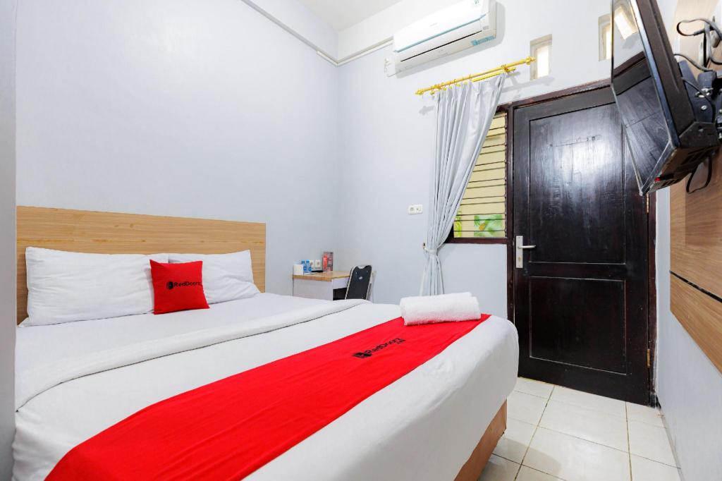 RedDoorz Plus near Malang Town Square 19/50