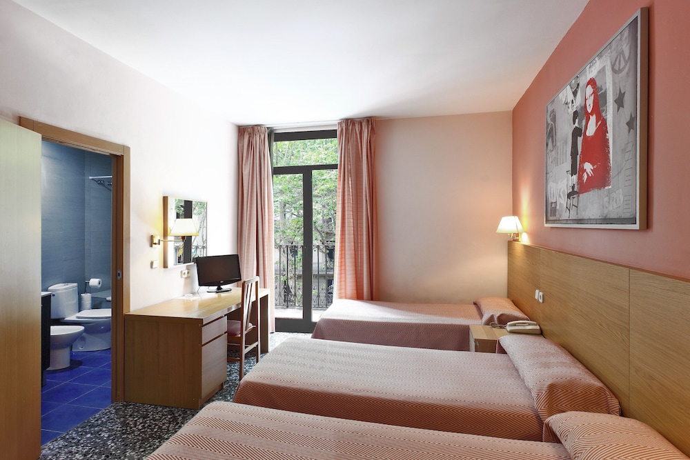 CITY, TRIPLE, 3 BEDS