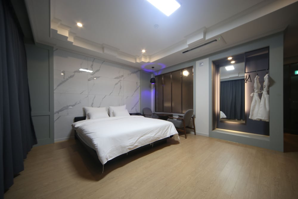 Bestie Hotel 10/33