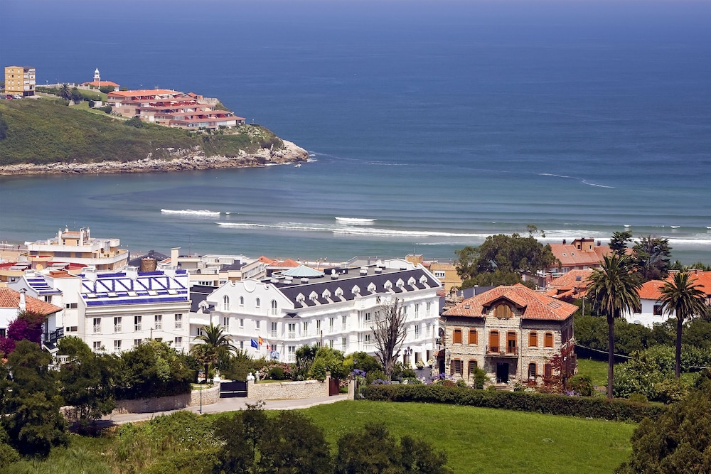 Gran Hotel Suances 31/34