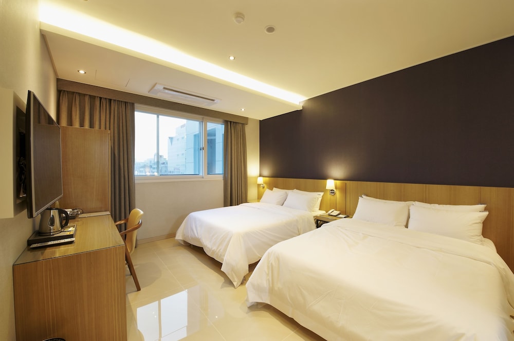 Hotel B 9/35